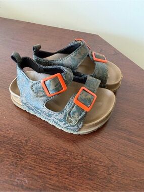 First Steps Kids' Camouflage Sandals with Orange Buckles - Green size 5
